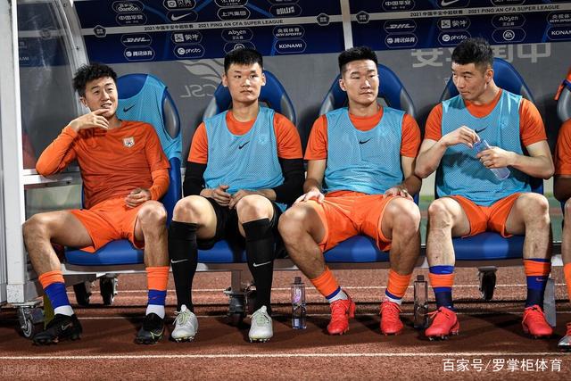 上海男篮力克卫冕冠军！看媒体专家怎么说，孙铭徽胡金秋被血虐