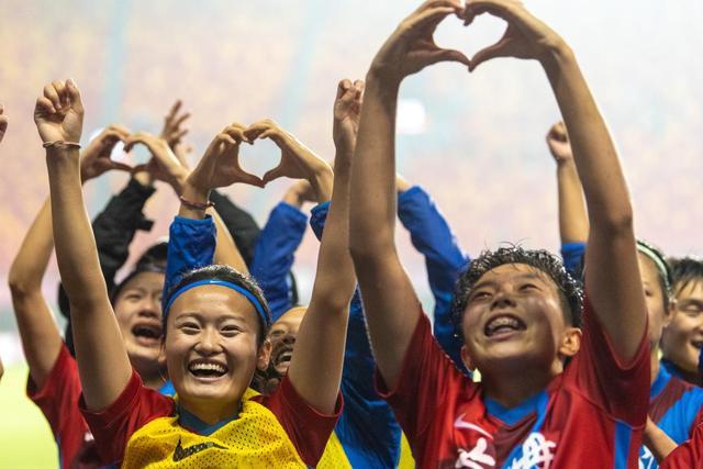 记者：麦克法兰、本·罗伯茨等人将是阿隆索教练团队成员